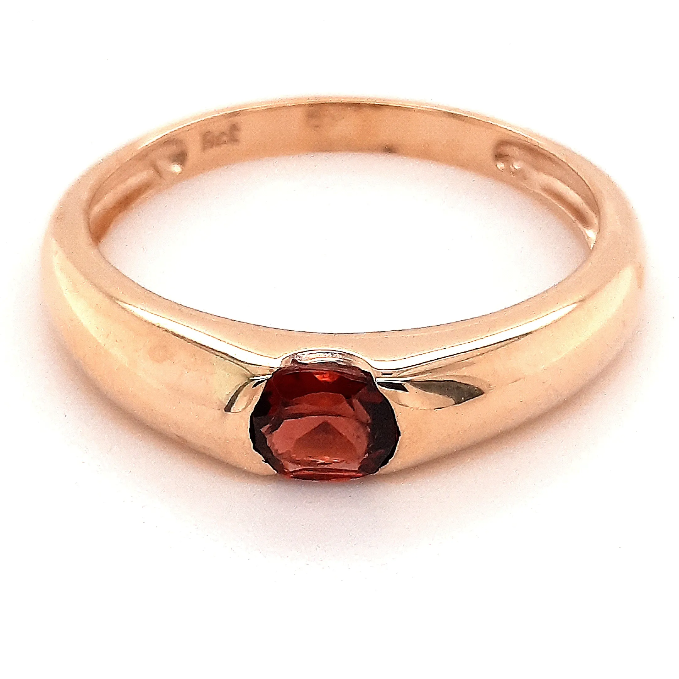9ct Yellow Gold Garnet Ring