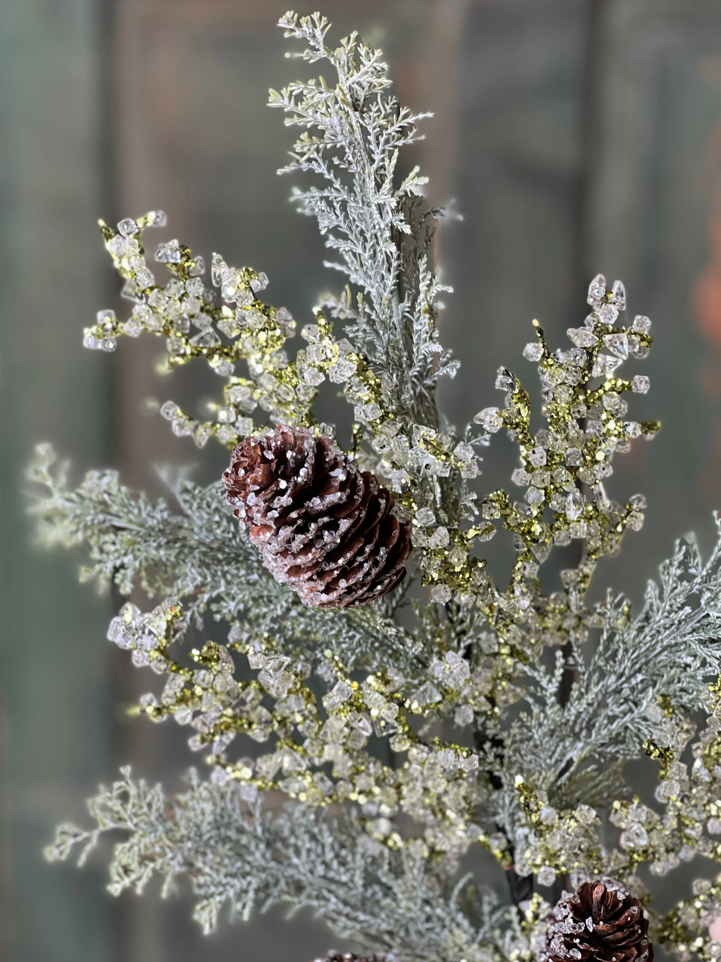 Peridot Gleam Cedar Spray | 27.5"